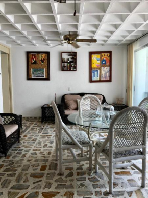 Departamento sobre Costera, 1min La Quebrada, 3m playas y yates